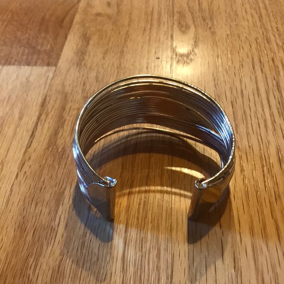 Gold bangle - Picture 2 of 3